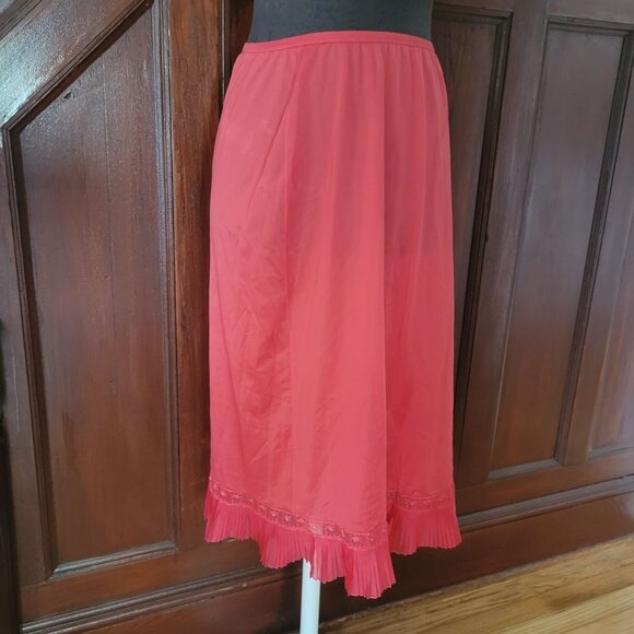 Vintage Vanity Fair Red Half Slip With Lace & Pleats - Picture 1 of 4